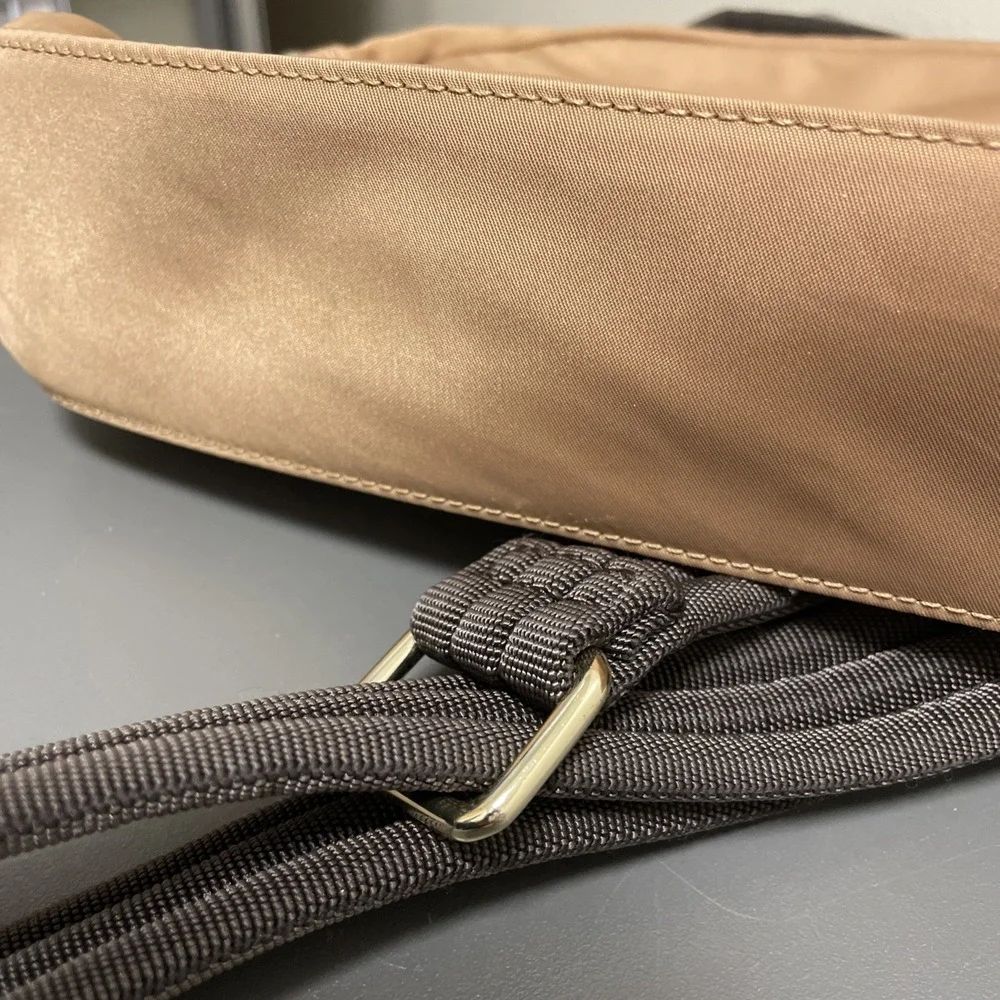 Lo & Sons Nouvelle Crossbody Bag Dark Tan/Gold Hardware Adjustable Strap Nylon
